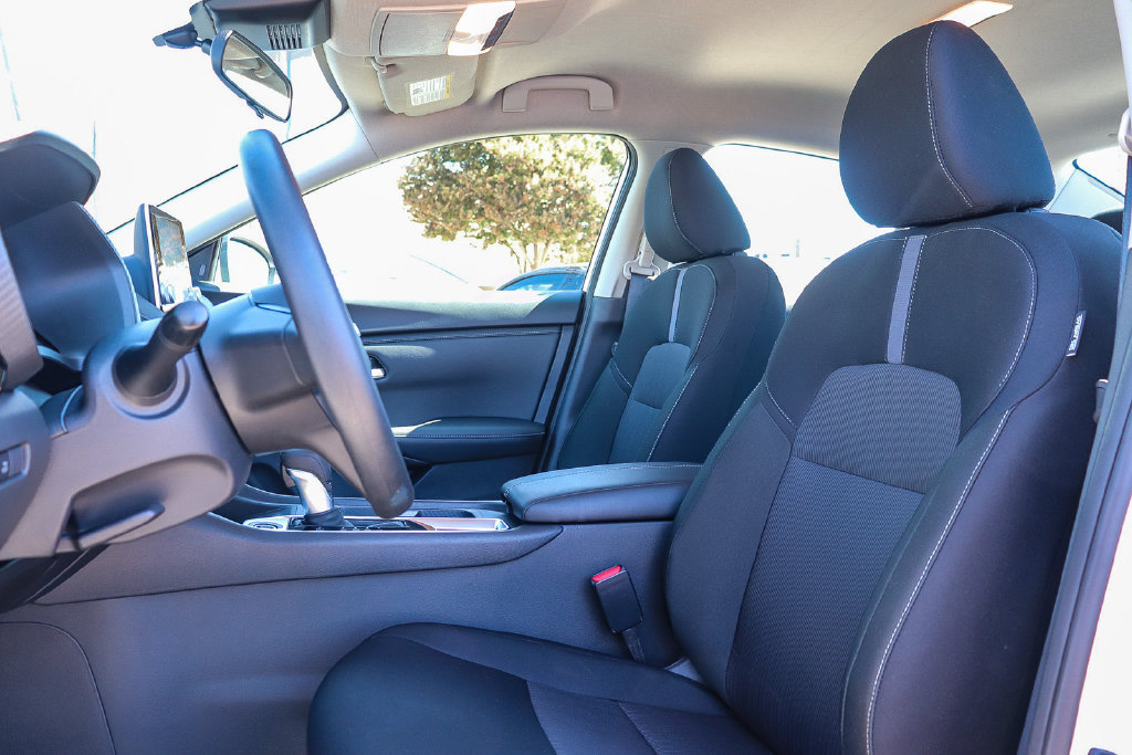 Certified 2025 Nissan Sentra SV FWD image 17