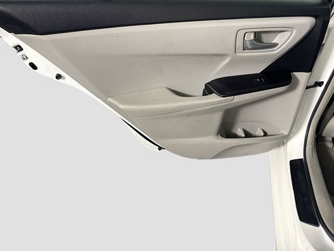 Used 2016 Toyota Camry LE FWD image 25