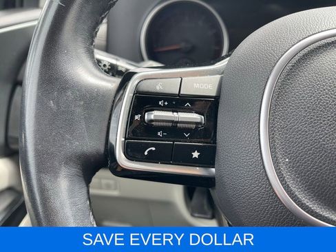 Used 2023 Kia Carnival LX FWD image 18