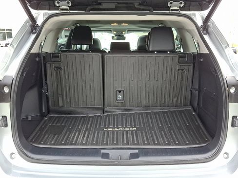 Certified 2021 Toyota Highlander XLE image 30