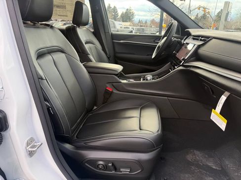 New 2026 Jeep Grand Cherokee L Limited w/ Luxury Tech Group II AWD/4WD image 14