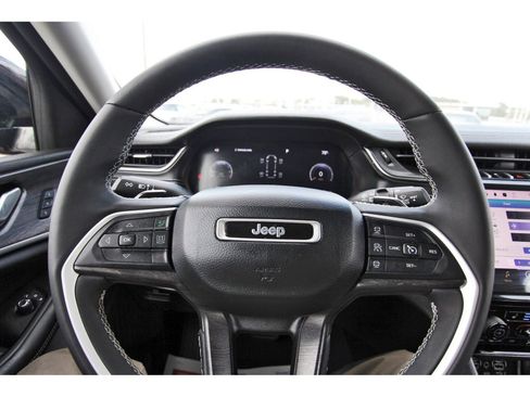 Used 2023 Jeep Grand Cherokee L Limited w/ Luxury Tech Group II image 17