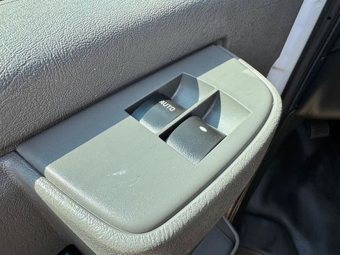 Used 2017 Chevrolet Express 2500 RWD image 32