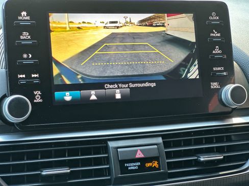 Used 2018 Honda Accord Sport image 18