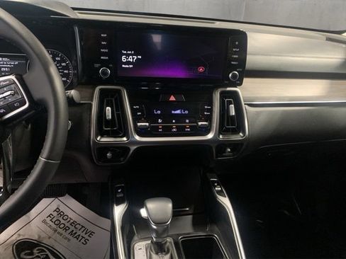 Used 2023 Kia Sorento S AWD/4WD image 24