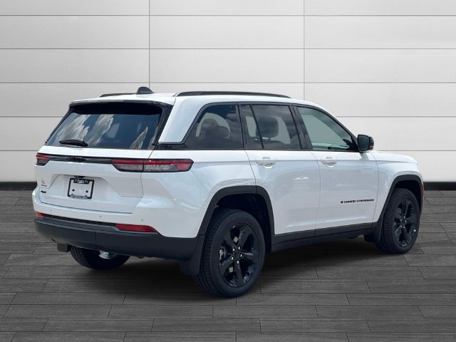 New 2026 Jeep Grand Cherokee Limited w/ Limited Altitude Package AWD/4WD image 3