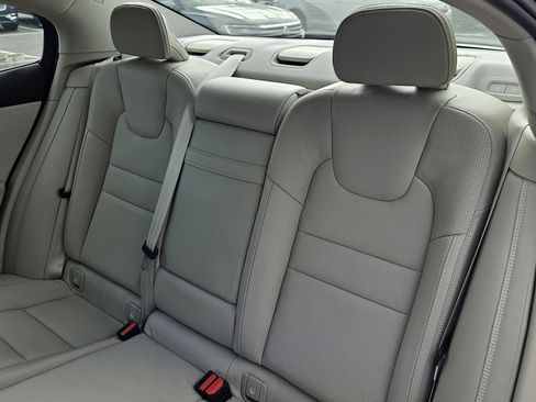Used 2019 Volvo S60 T5 Inscription image 14