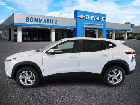 New 2026 Chevrolet Trax LS w/ LS Convenience Package FWD image 2