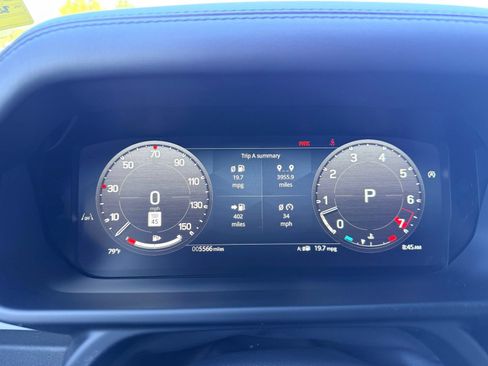 Used 2026 Land Rover Defender 110 X-Dynamic SE AWD/4WD image 9