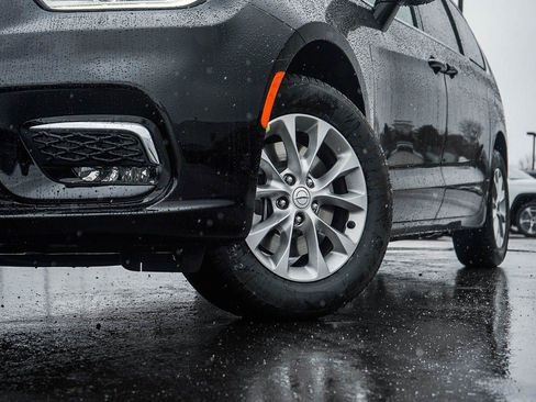 New 2026 Chrysler Pacifica Select image 6