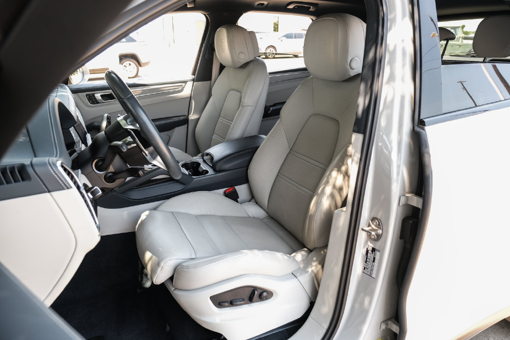 Used 2023 Porsche Cayenne S Platinum AWD/4WD image 8