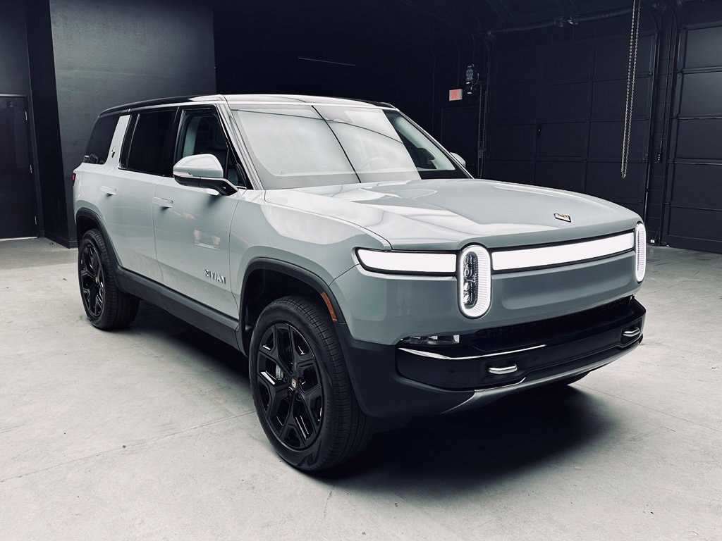 Used 2024 Rivian R1S Adventure Dual AWD/4WD image 10