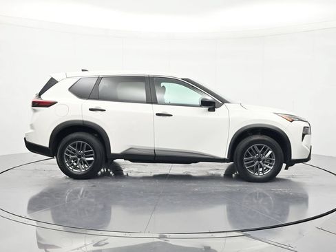 Used 2024 Nissan Rogue S FWD image 4