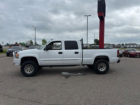 Used 2006 GMC Sierra 2500 SLE w/ Onstar Plus Package AWD/4WD image 2