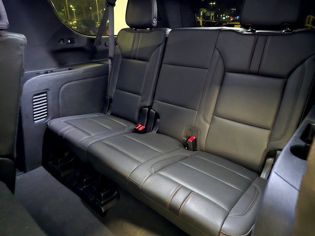 Used 2024 Chevrolet Suburban RST RWD image 34