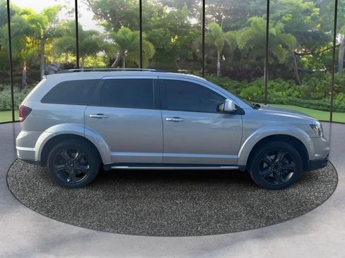 Used 2019 Dodge Journey Crossroad FWD image 4