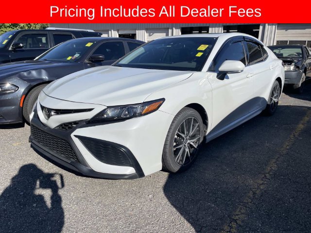 Used 2024 Toyota Camry SE w/ Convenience Package FWD image 1