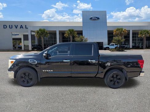 Used 2017 Nissan Titan SV image 6
