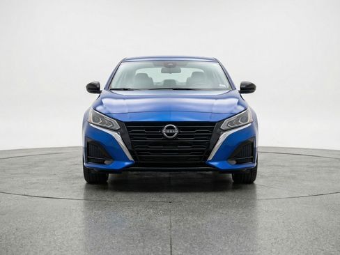 Used 2025 Nissan Altima 2.5 SV image 2