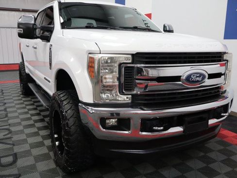 Used 2019 Ford F250 XLT w/ XLT Premium Package AWD/4WD image 17