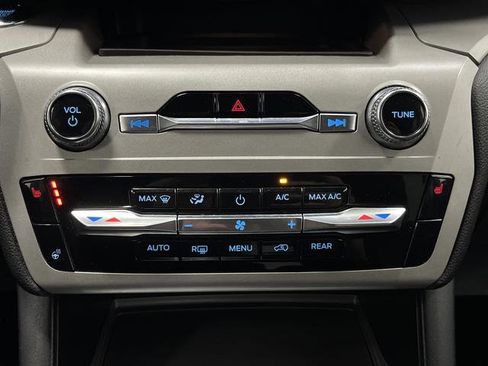 Used 2023 Ford Explorer XLT image 20