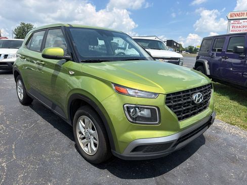 Used 2022 Hyundai Venue SE FWD image 1
