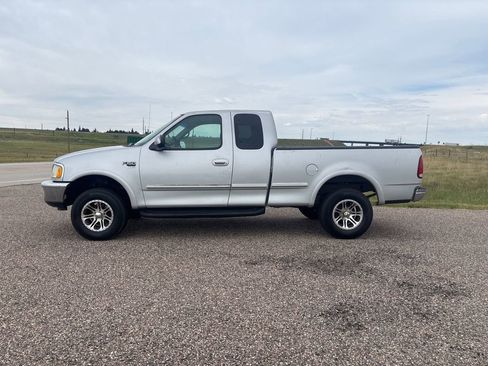 Used 1998 Ford F150 XLT image 2