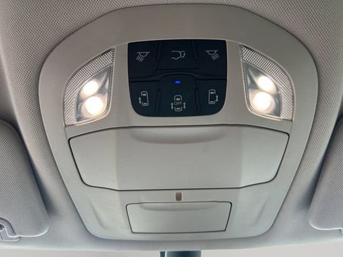 Used 2023 Chrysler Pacifica Touring-L FWD image 36