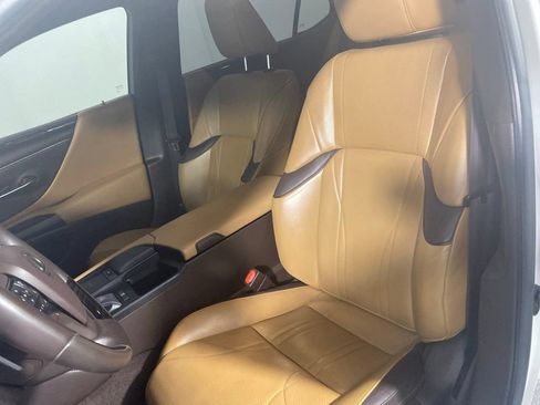 Used 2019 Lexus ES 350 w/ Accessory Package 2 FWD image 13