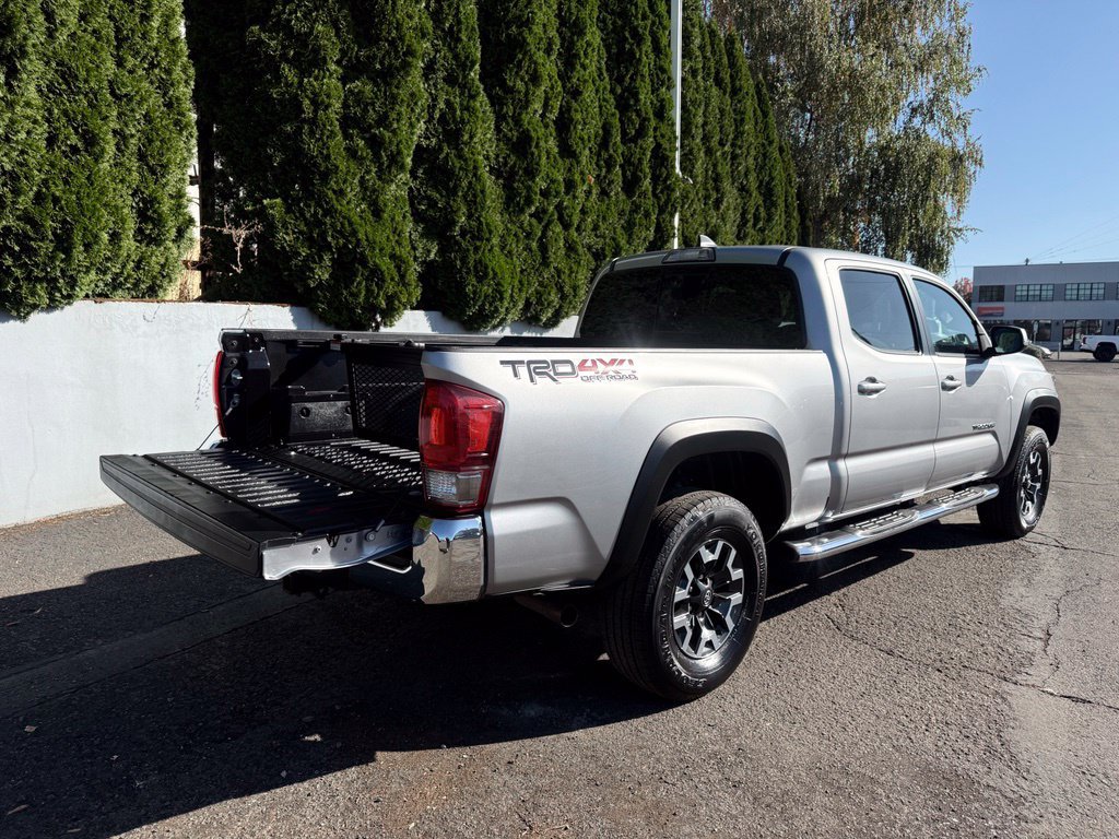 Used 2017 Toyota Tacoma TRD Off-Road w/ Tow Package AWD/4WD image 9