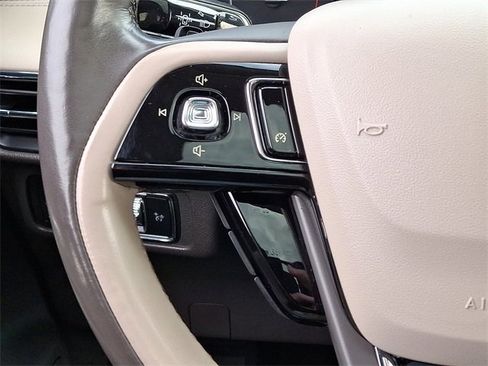 Used 2021 Lincoln Corsair Standard w/ Premium Package image 22