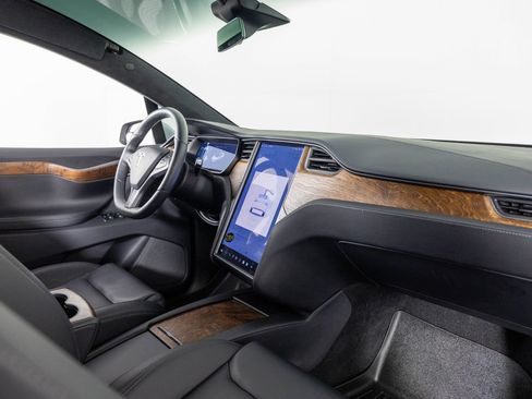 Used 2020 Tesla Model X Long Range AWD/4WD image 29