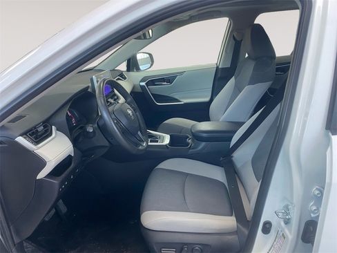 Used 2024 Toyota RAV4 XLE w/ Convenience Package image 9