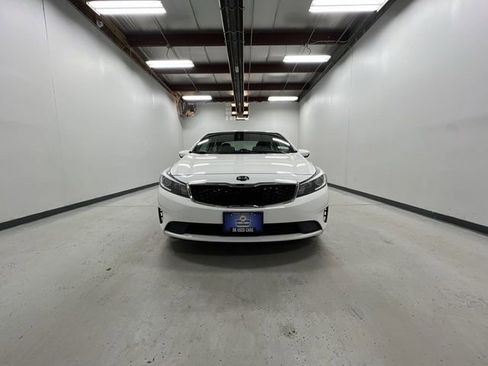 Used 2017 Kia Forte LX image 3