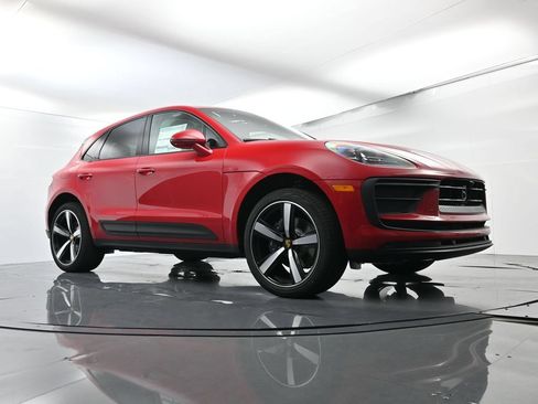Certified 2025 Porsche Macan AWD/4WD image 50