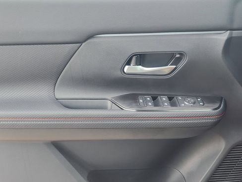 New 2026 Nissan Kicks SR w/ Cold Weather Package FWD image 20
