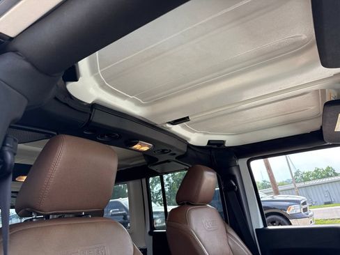 Used 2017 Jeep Wrangler Unlimited Sahara AWD/4WD image 39
