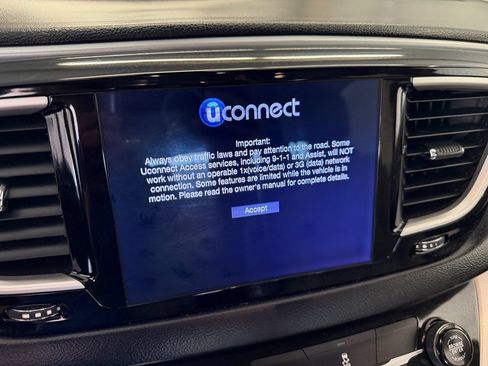 Used 2017 Chrysler Pacifica Touring Plus FWD image 16