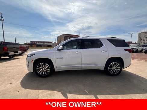 Used 2023 Chevrolet Traverse High Country w/ LPO, Floor Liner Package FWD image 2