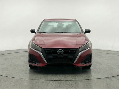 Used 2025 Nissan Altima 2.5 SV FWD image 2