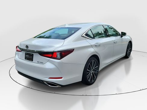 Used 2025 Lexus ES 350 w/ Premium Package FWD image 6