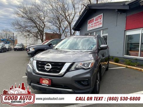 Used 2017 Nissan Pathfinder S image 1