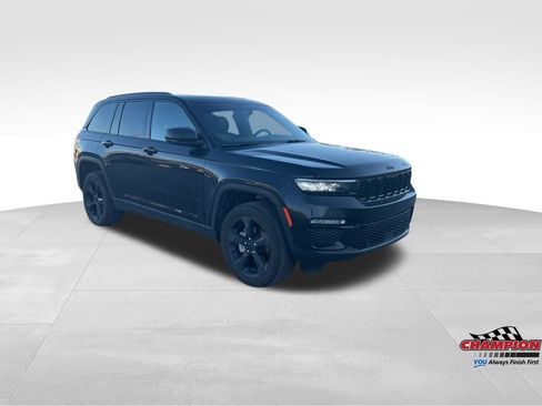 Used 2025 Jeep Grand Cherokee Limited w/ Luxury Tech Group II AWD/4WD image 9