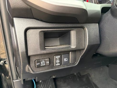 Used 2019 Toyota Tacoma TRD Sport w/ TRD Premium Sport Package AWD/4WD image 28