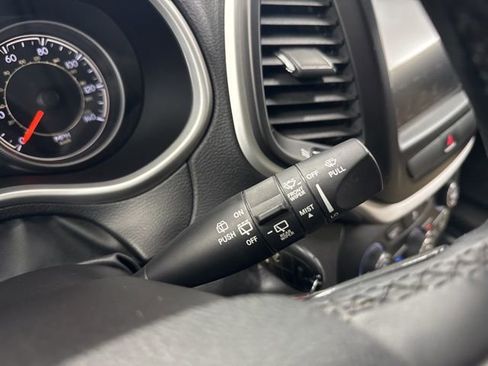 Used 2015 Jeep Cherokee Latitude w/ Cold Weather Group image 35