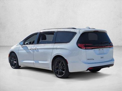 Used 2022 Chrysler Pacifica Touring-L w/ S Appearance Package image 7