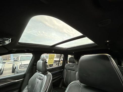 Used 2021 Jeep Grand Cherokee L Overland w/ Luxury Tech Group IV AWD/4WD image 22