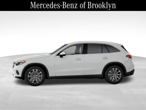 Used 2025 Mercedes-Benz GLC 300 4MATIC image 35