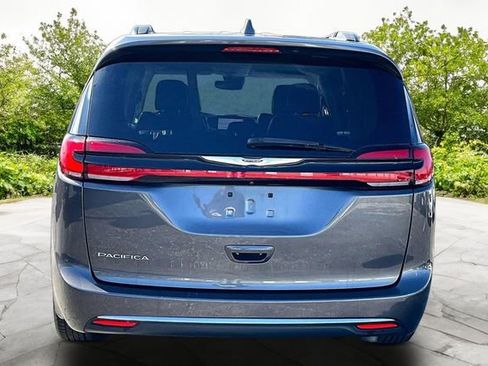 Used 2022 Chrysler Pacifica Touring-L FWD image 4