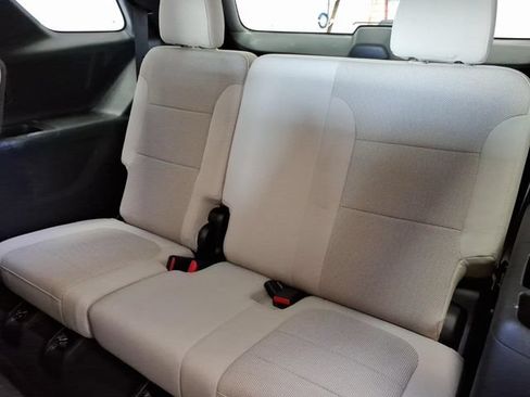 Used 2022 Chevrolet Traverse LS FWD image 13